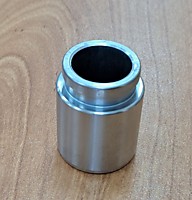 X04B0017ВТ Поршень тормозного суппорта NISSAN, MITSUBISHI/ P354502